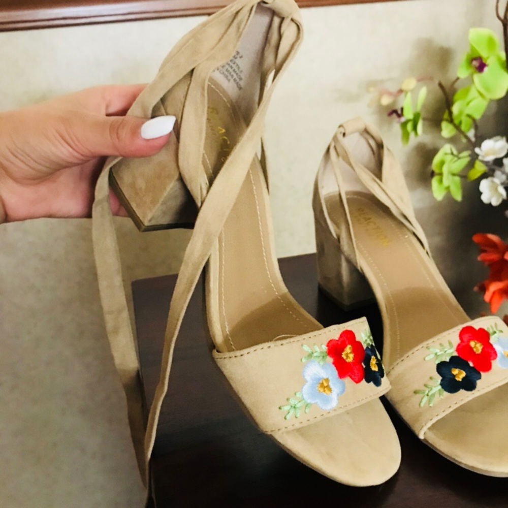 Kenneth Kole Reaction Lace Up Sandals